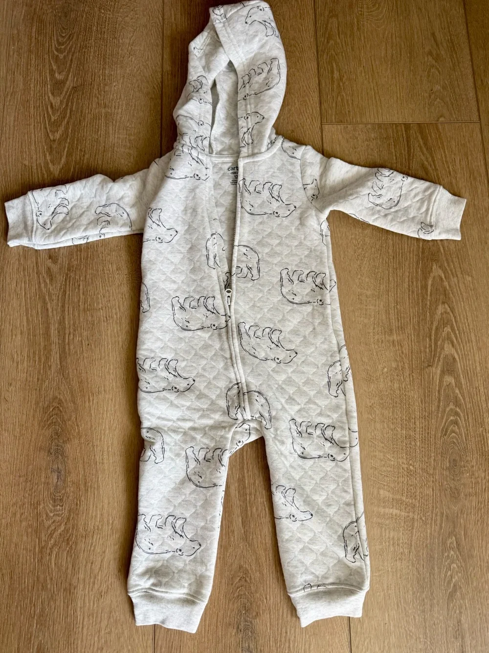 Carter’s Quilt Hooded in Light Gray Polar Bear